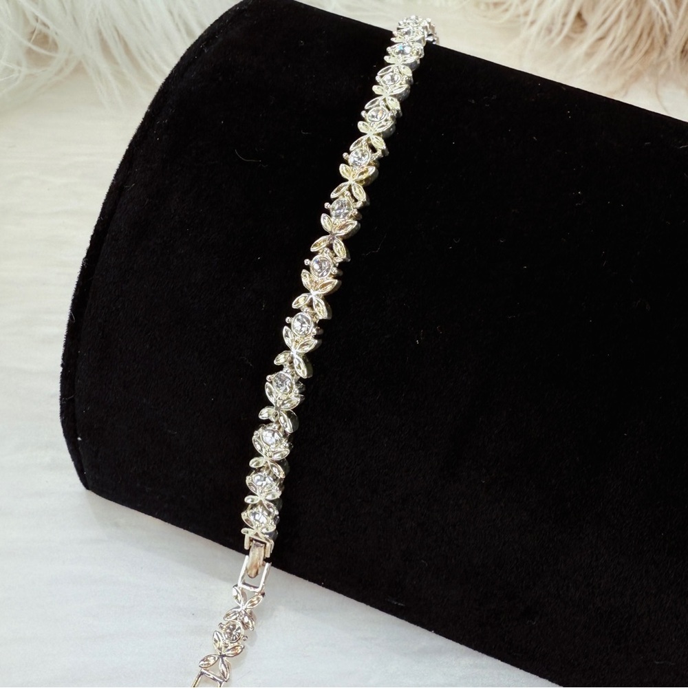 Vintage Silver Tone Floral Leaf Tennis Bracelet Clear Faceted Statement Jewelry